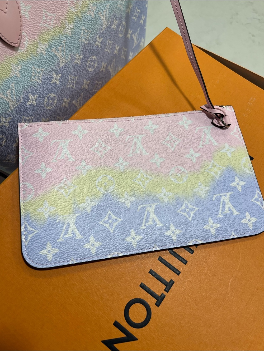 Authentic Louis Vuitton Pastel Gradient Monogram Neverful MM Tote Iconic - Picture 10 of 16